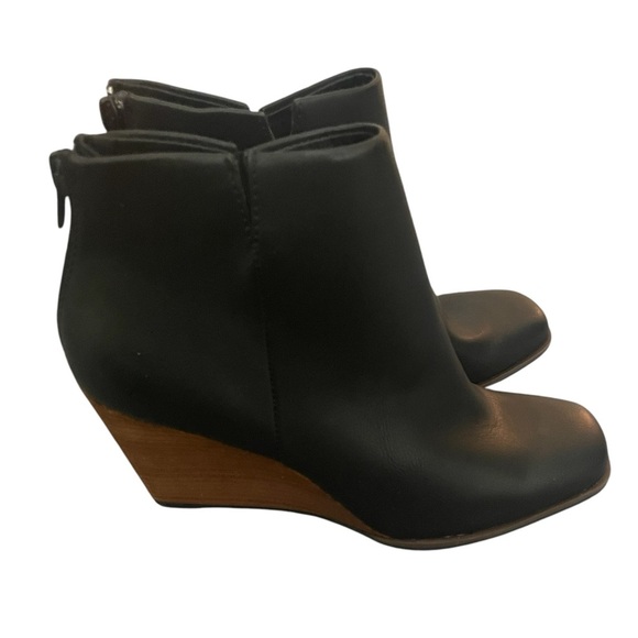 New Korks wedges—7.5 - Picture 1 of 5